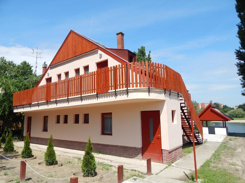 Napsugar Apartman Бая Экстерьер фото